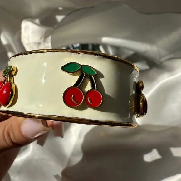 Cherry cuff 18K gold plated Gold Stainless steel bracelet - Picture 11 of 15
